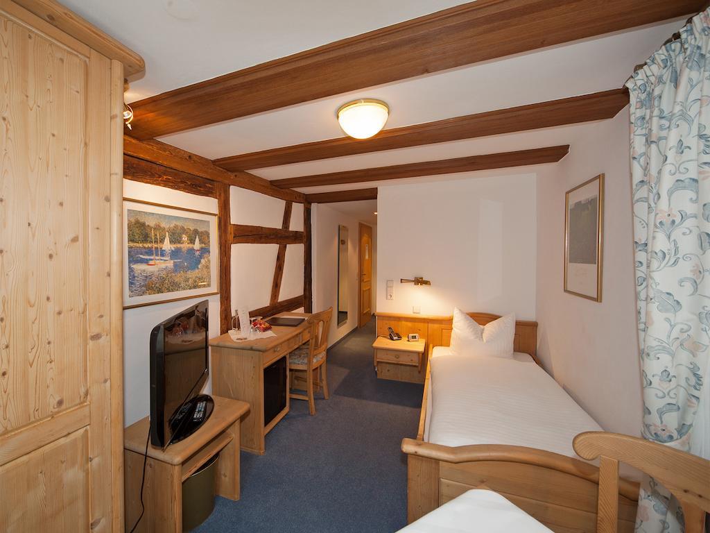 Hotel Engel Rheinmunster Habitación foto