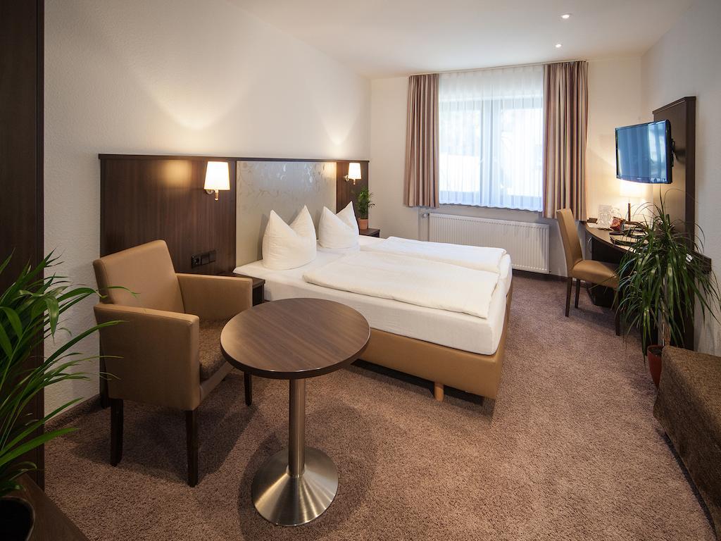 Hotel Engel Rheinmunster Habitación foto