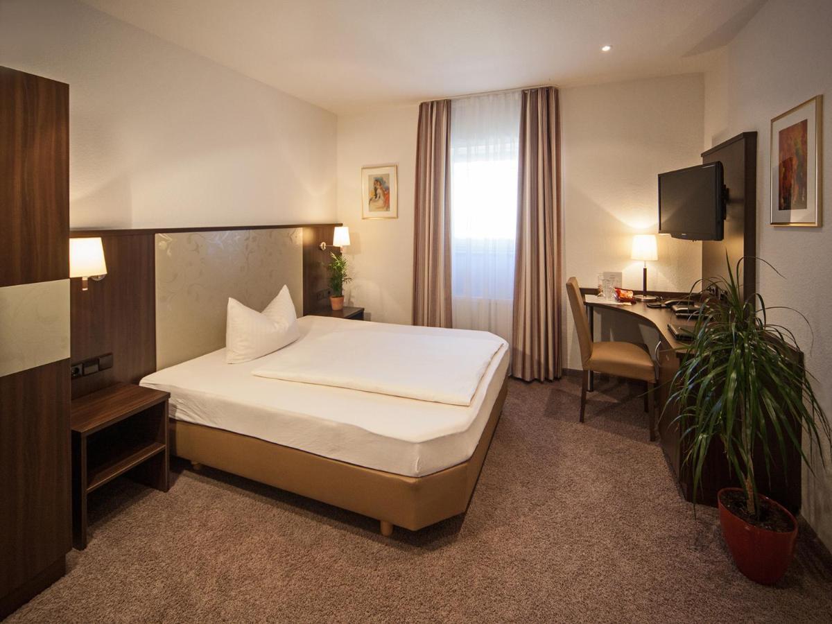 Hotel Engel Rheinmunster Habitación foto